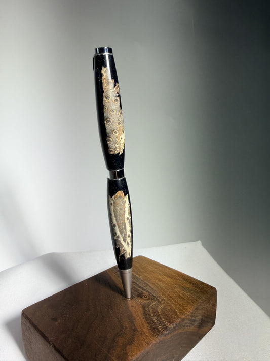 Lodgepole — Pinecone & Epoxy Pen — detail