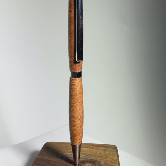 Wren — Leopardwood Pen — slow rotation