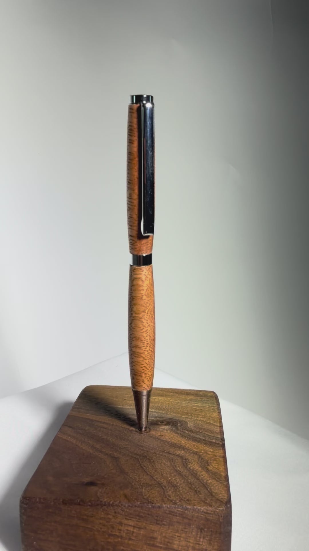 Wren — Leopardwood Pen — slow rotation